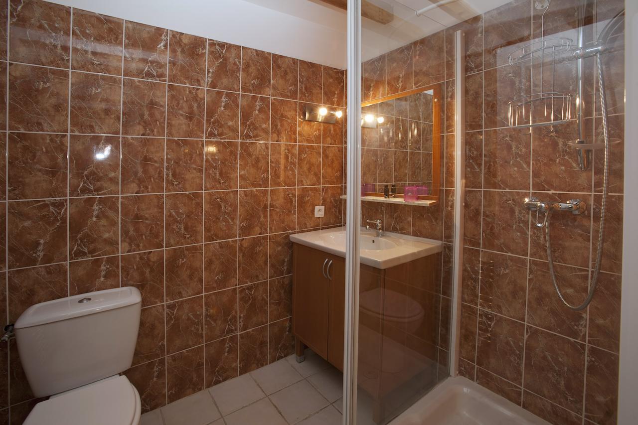 Domaine Les Magasins Bed & Breakfast Bram Phòng bức ảnh